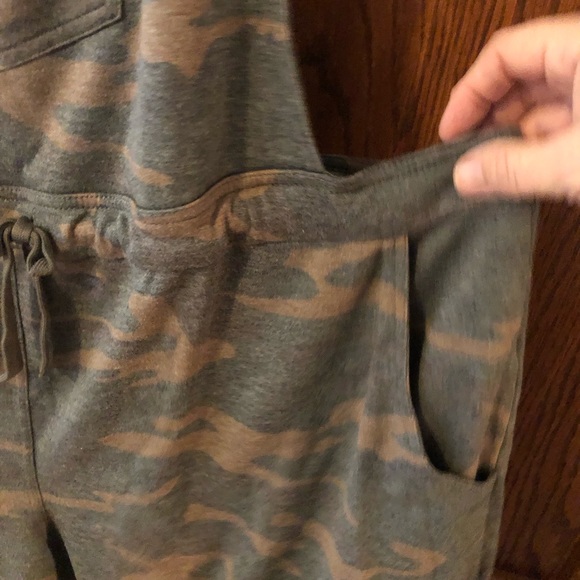 VENUS camoflauge shorts overalls, sweatshirt, size 2X - Picture 5 of 6